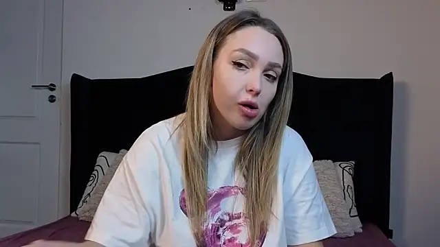 AnnaMaee online show from February 24, 10:52 pm