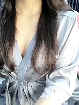 Snapshot of _Linez_ chatting on October 12, 7:05 pm  Linez  online show from October 12, 7:05 pm