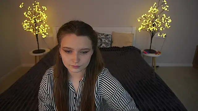 MagicPeachh  online show from December 1, 1:36 pm