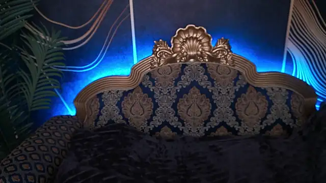 MagicPeachh  online show from November 4, 6:51 am