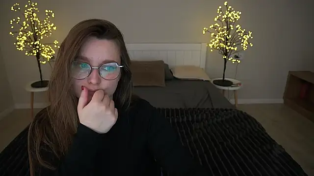 MagicPeachh  online show from October 6, 12:44 pm