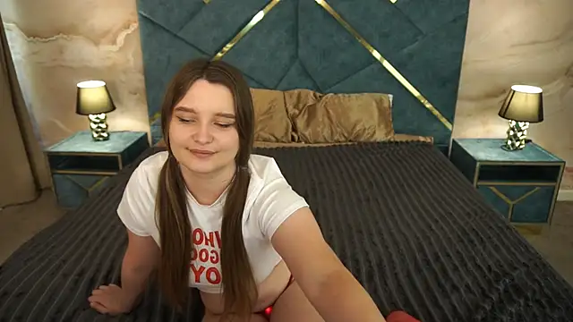 MagicPeachh  online show from July 15, 10:31 am