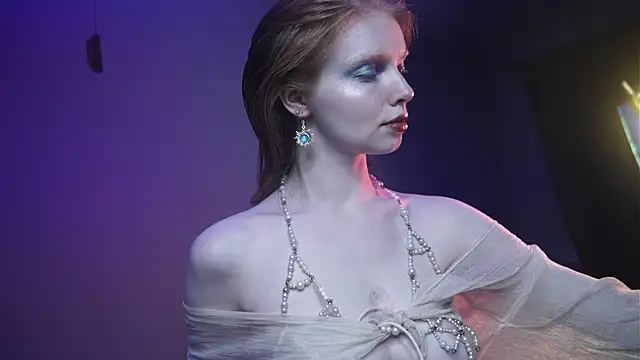 ginger hugs online show from November 18, 10:22 pm