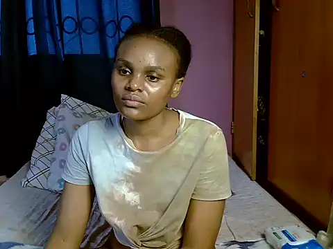 Queen petite  online show from June 24, 5:28 am