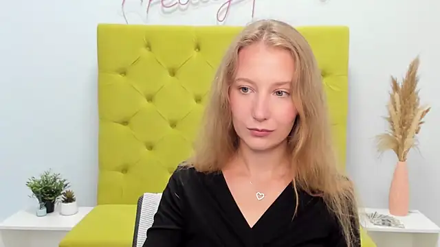LolaWilsons online show from June 17, 6:37 am