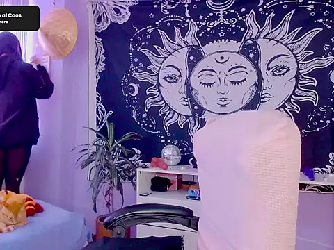 melissahowl online show from August 3, 6:35 pm