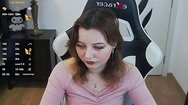 pretty little thing online show from February 17, 5:01 pm