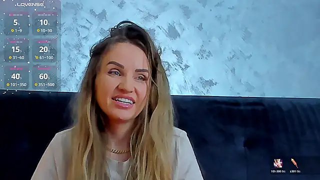 3lla Rose online show from March 5, 8:04 pm