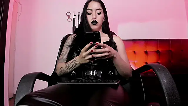 MistressVenena online show from October 5, 10:59 pm