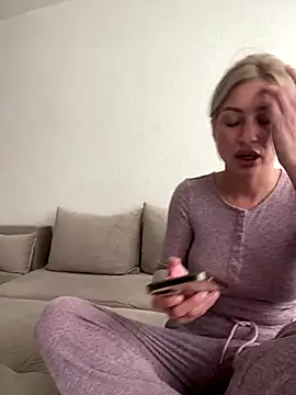 Snapshot of belle98 chatting on September 10, 3:12 pm belle98 online show from September 10, 3:12 pm