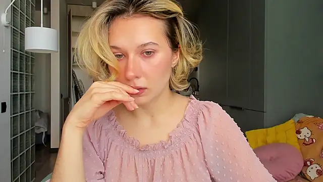 Lilith lutherlow online show from February 1, 10:58 am