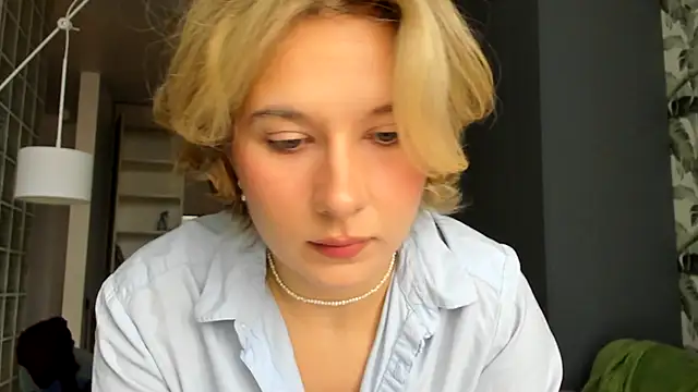 Lilith lutherlow online show from December 21, 11:14 am