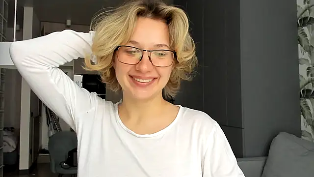 Lilith lutherlow online show from January 7, 1:25 pm