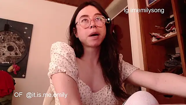 emily pearl  online show from March 12, 9:06 pm