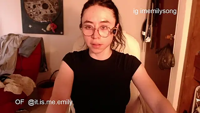 emily pearl  online show from March 13, 11:06 pm