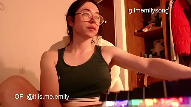 emily pearl  online show from March 2, 11:10 pm