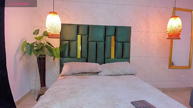 ximenawilliamss online show from October 7, 4:11 pm