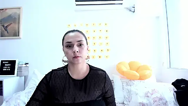 SuzyGamingFairy online show from July 27, 6:05 pm