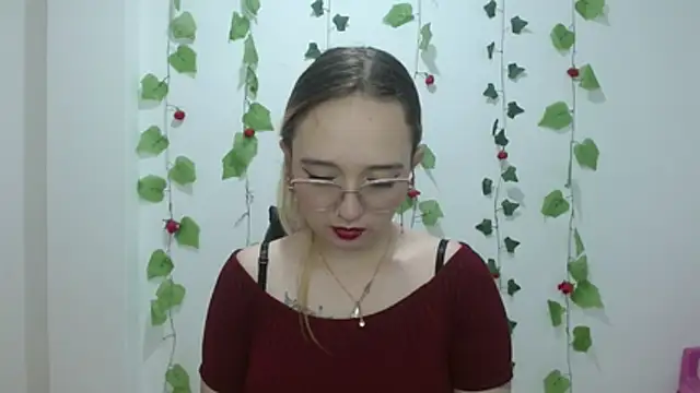 Liaroberts1 online show from May 12, 3:37 am