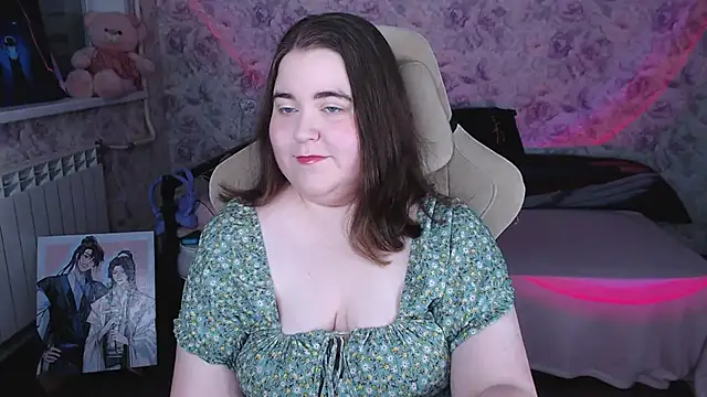 Estelle Hicks online show from June 14, 7:25 pm