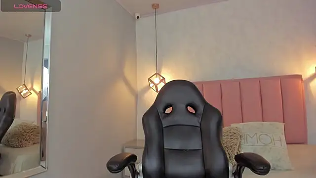 SUNNYCYRUS online show from February 10, 12:52 pm