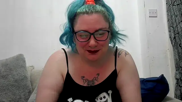 Bustycurves online show from June 5, 11:11 pm