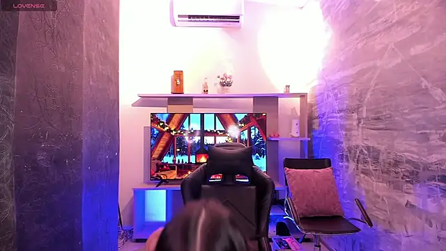 saracaball  online show from December 14, 5:24 am