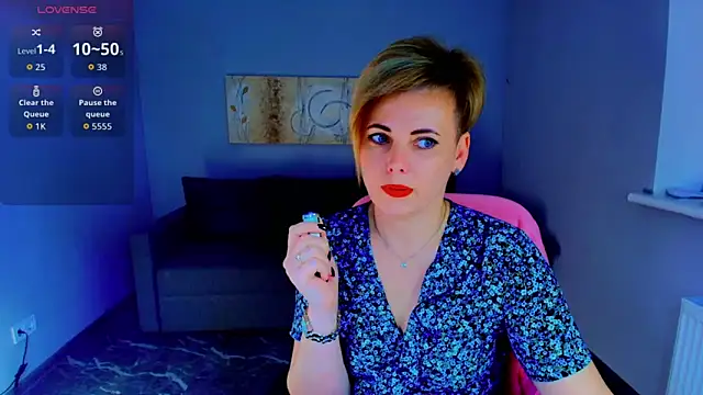 Julia Wilsone online show from March 12, 1:03 pm