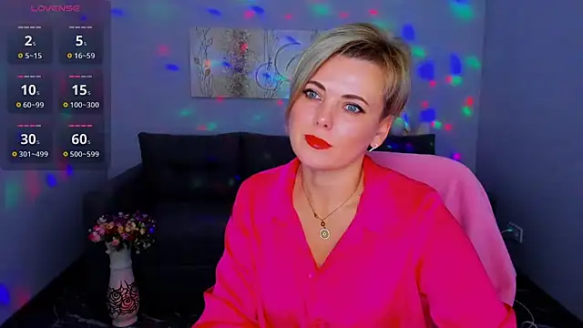 Julia Wilsone online show from December 5, 12:50 pm