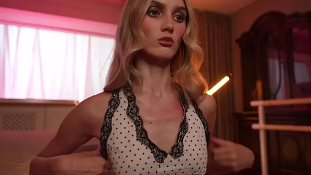aurora nude online show from August 2, 7:00 am