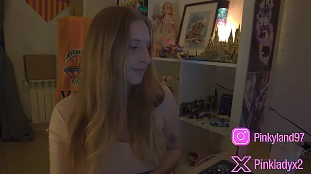Pinkyladyxxx online show from April 25, 9:23 pm