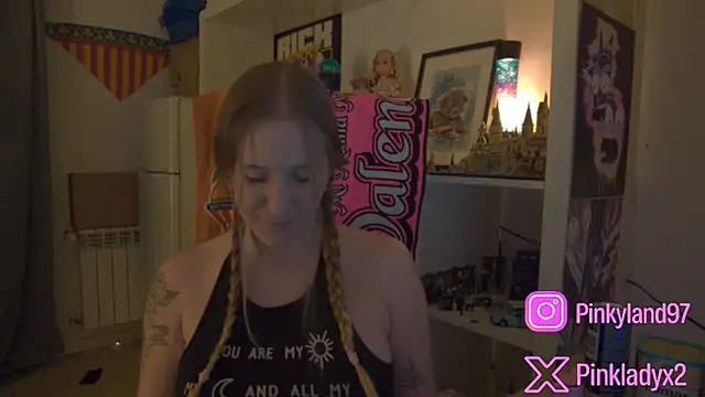 Pinkyladyxxx online show from April 23, 7:38 pm