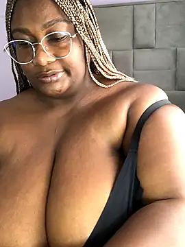Snapshot of bustytitsxxx chatting on September 10, 9:42 am bustytitsxxx online show from September 10, 9:42 am
