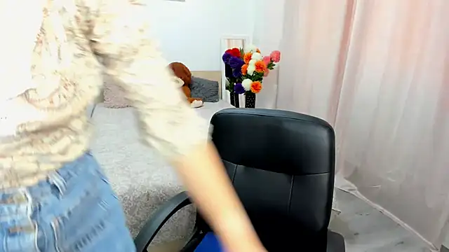 Alexa Dolly12 online show from July 9, 9:33 am