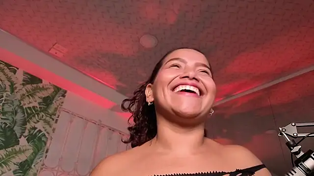 loly marce online show from June 13, 7:55 pm