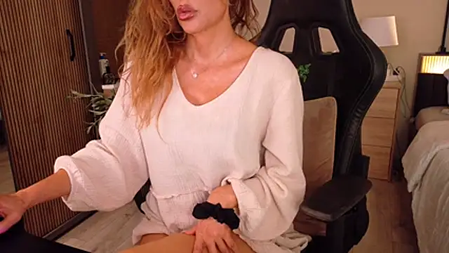 joycesilver online show from July 14, 11:48 am