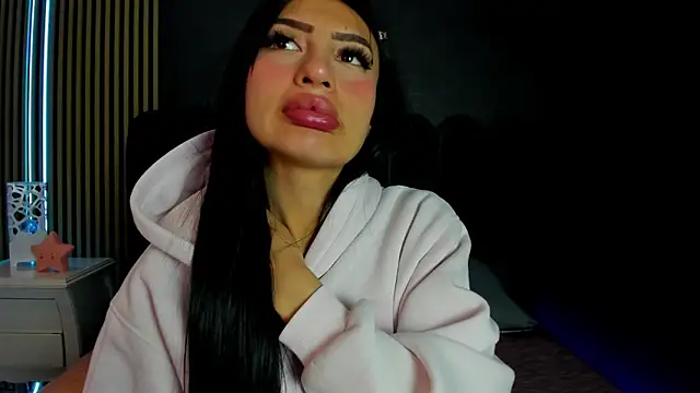 Nicolette ks  online show from May 2, 5:22 am