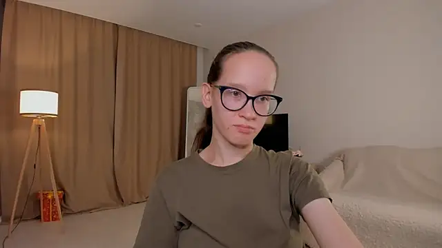 Snapshot of BettyBrowni chatting on October 8, 4:22 pm BettyBrowni online show from October 8, 4:22 pm