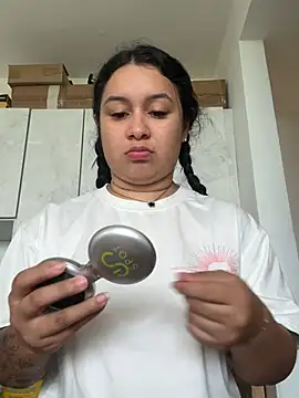 Pretty Isadora online show from March 7, 8:16 pm