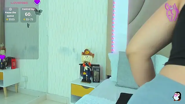 ThyaraJhons online show from October 18, 12:30 pm