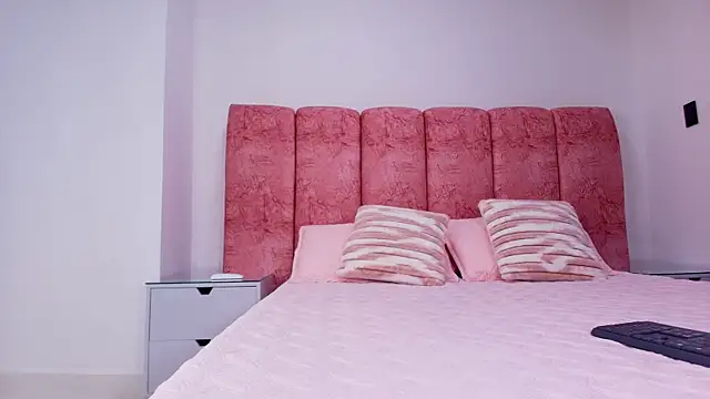 kendal rossi online show from December 15, 11:59 am