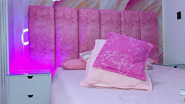 kendal rossi online show from March 13, 12:50 pm