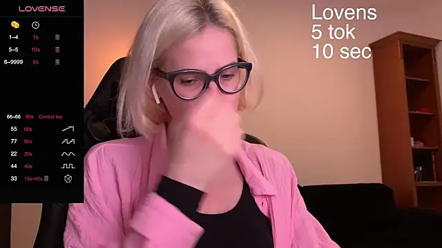 Snapshot of Sexy_Sweets chatting on October 2, 8:03 pm Sexy Sweets online show from October 2, 8:03 pm