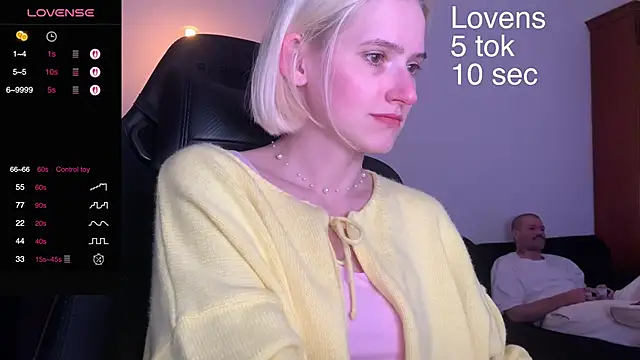 Snapshot of Sexy_Sweets chatting on September 26, 10:07 pm Sexy Sweets online show from September 26, 10:07 pm