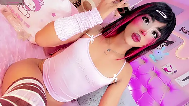 Cute Roxxy online show from April 13, 7:25 pm