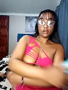 Snapshot of Queen-Chocolate chatting on October 9, 3:43 am Queen-Chocolate online show from October 9, 3:43 am