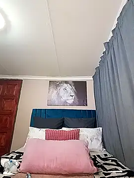 Snapshot of Queen-Chocolate chatting on October 12, 3:42 am Queen-Chocolate online show from October 12, 3:42 am