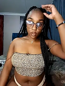 Snapshot of Queen-Chocolate chatting on October 15, 4:53 pm Queen-Chocolate online show from October 15, 4:53 pm