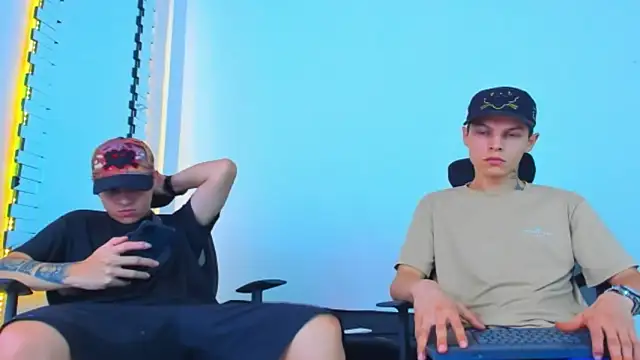 HOT boy2025 online show from December 22, 4:48 am