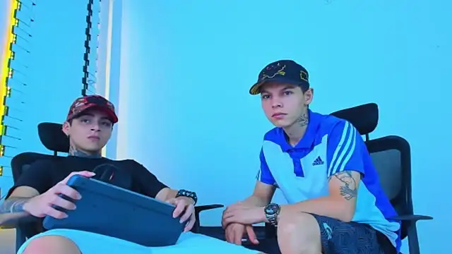 HOT boy2025 online show from December 21, 4:39 am